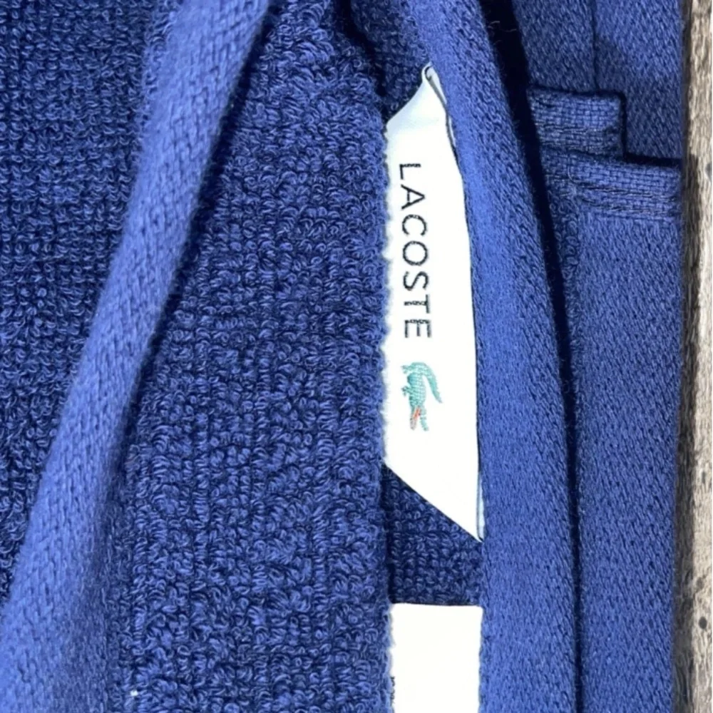 LACOSTE Bath Towel Navy Blue 100% Coton 30” x 52” Crocodile Logo Low Linting